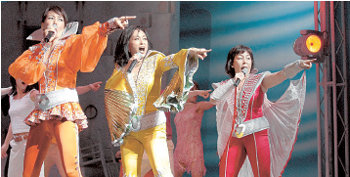 2003년에 이어 올해 다시 무대에 오른 인기 뮤지컬 ‘맘마미아!’ 사진 제공 신시뮤지컬컴퍼니