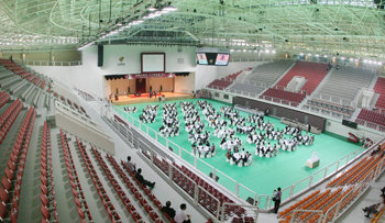 초현대식 시설의 고려대 화정체육관에서 첫 농구대회가 열린다. 동아일보 자료 사진