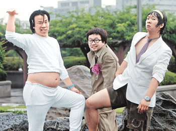 개그콘서트 ‘패션7080’의 ‘된장남’ 삼총사 오지헌 박휘순 박준형(왼쪽부터)이 익살스러운 포즈를 취하고 있다. 안철민 기자