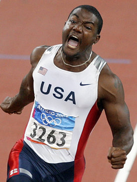 2004 아테네 올림픽 100m 결승에서 1위로 골인하고 있는 저스틴 게이틀린.