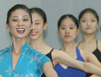 발레리나 강수진 씨가 마스터 클래스에서 후배 유망주들에게 특강을 하고 있다. 박영대  기자