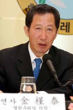 12일 관훈클럽 토론회에 참석한 열린우리당 김근태 의장. 변영욱 기자
