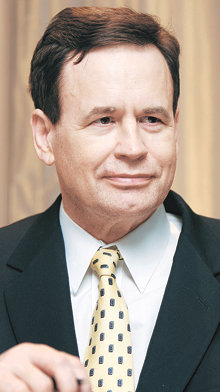 11년째 파킨슨병과 싸우면서도 13일 미국 하원 국제관계위원회에서 일본의 군위안부 결의문 통과에 앞장선 레인 에번스 의원. 동아일보 자료 사진