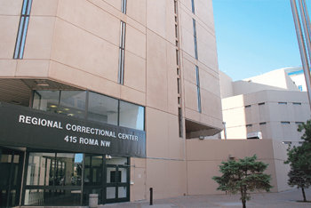 성매매 혐의로 적발된 한국 여성이 수감돼 있는 미국 뉴멕시코 주 앨버커키 수용소 입구. 미 국토안보부 소속의 교정시설(correctional center)이다. 앨버커키=이기홍 특파원