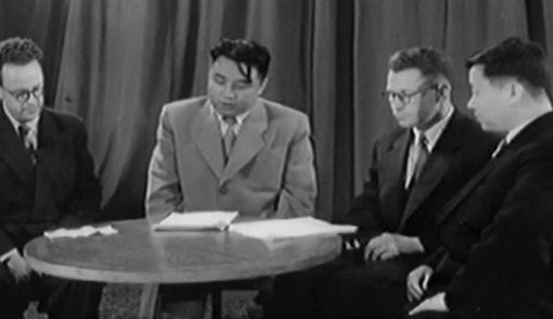 1956년 소련의 김일성 1956년 6월 당시 44세의 젊은 나이였던 북한의 김일성 내각수상 겸 노동당 중앙위원장(왼쪽에서 두 번째)이 소련을 방문해 TV 대담을 하는 모습. 사진 제공 국가기록원