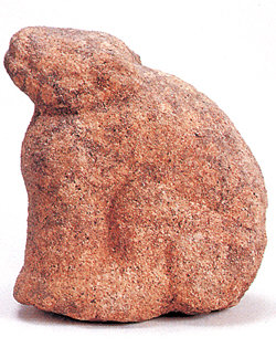 충남 공주시 곰나루에서 발견된 곰 석상. 백제시대 곰 신앙의 유물로 간주된다. 사진 제공 국립공주박물관