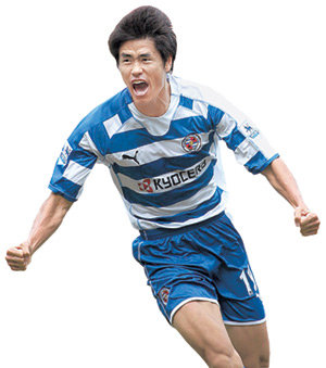 2000년 벨기에 앤트워프에 입단한 뒤 6년 만인 올해 잉글랜드 프로축구 프리미어리그에 진출한 설기현. 7년간 유럽 무대에서 기량을 쌓아온 그가 마침내 최고의 무대로 꼽히는 프리미어리그에서 빛을 발하고 있다. 동아일보 자료 사진