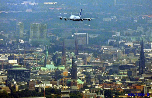함부르크 상공을 날고 있는 A-380