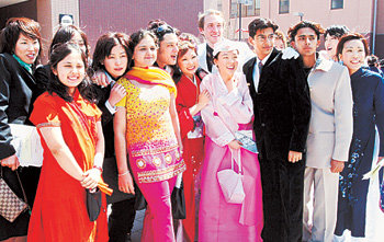 APU는 70여 개국에서 모인 4800여 명의 학생이 어울려 영어와 일본어로 공부하며 3∼5개 언어를 구사할 정도로 국제화 수준이 높다. 사진 제공 APU