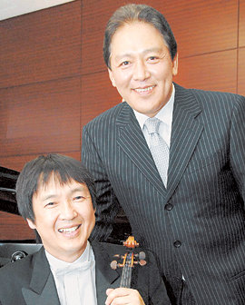 강동석 씨(왼쪽)와 김진호 사장.