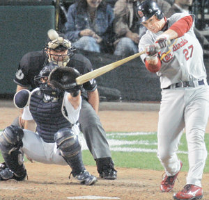 “잘 맞았다”  세인트루이스 5번 타자 스콧 롤렌이 5-1로 앞선 6회 무사 1루에서 디트로이트 선발 투수 저스틴 벌렌더의 2구를 때려 오른쪽 2루타를 뽑아내고 있다. 디트로이트=AP 연합뉴스