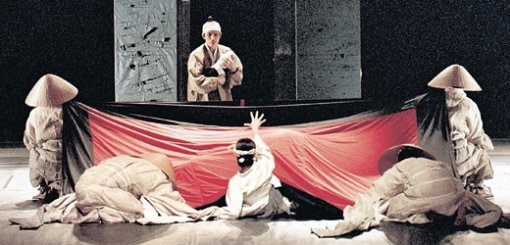 오태석 씨가 33년 만에 희곡을 새롭게 손질해서 무대에 올리는 연극 ‘태’. 사진 제공 국립극장