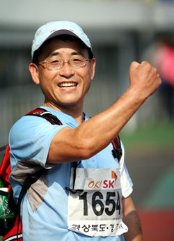 28일 동아경주오픈마라톤 대회에 참가한 이상호 씨. 홍진환기자