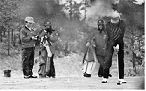 1975년 9월호에 실린 사진. 골프를 즐기는 한국 도시인의 생활 소개. 사진제공 이화여대한국문화 연구원