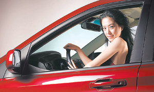 코란도보다 외관 스타일과 운전 편의성, 그리고 색상 등 여성 운전자들을 고려한 개발 콘셉트가 많은 쌍용자동차 액티언.