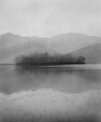 경기 남양주에 위치한 정약용의 생가 부근에서 ‘칠실파려안’ 기법으로 찍은 사진. 10×12인치 나무 목재 카메라에 돋보기 렌즈를 붙여 촬영했다. 사진 제공 최인진 씨