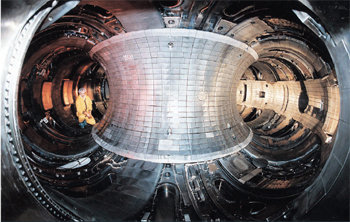 미국 프린스턴대 플라스마물리연구소 토카막핵융합로 내부 모습.