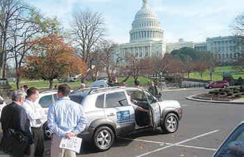 현대·기아자동차그룹은 28일 미국 워싱턴에서 미국전기차협회 주관으로 열린 수소 연료전지 차량 전시회에 투싼과 스포티지를 출품해 호평을 받았다. 사진 제공 현대자동차