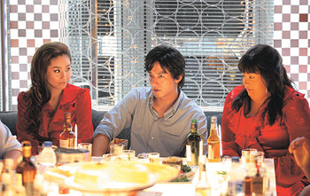 뚱녀 한나가 전신 성형을 통해 미녀로 거듭나는 코미디 영화 ‘미녀는 괴로워’. 사진 제공 KM컬쳐