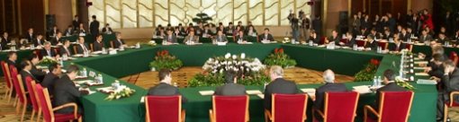 18일 오전 북핵 해결을 위한 6자회담이 개막된 중국 베이징 댜오위타이 회의장. 이날 북한을 제외한 각국 대표들은 기조연설을 통해 북한의 핵 폐기를 촉구했다. 베이징=연합뉴스