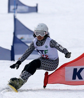 결승선을 향해 질주하고 있는 신다혜. 신원건 기자