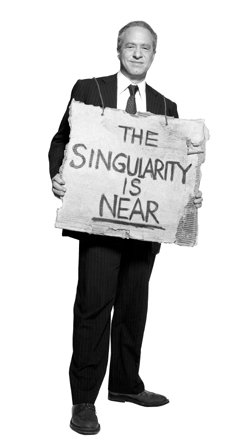 저자 레이 커즈와 일이 책의 제목인 ‘The Singularity Is Near(특이점이 온다)’가 적힌 팻말을 목에 걸고 있다. 사진 제공 김영사