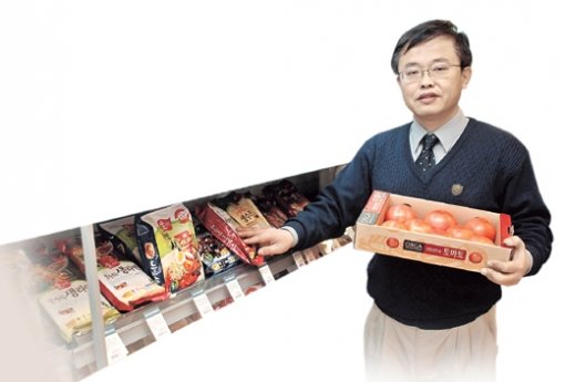 김현수 사장은 암을 극복한 경험을 사업에 접목해 건강식품 매장을 운영하고 있다. 인천=안철민 기자