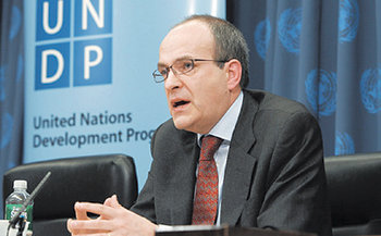 “대북 지원 프로그램 개혁하겠다” 아트 멜케르트 유엔개발계획(UNDP) 사무 부총장이 20일 미국 뉴욕 유엔본부에서 긴급 기자회견을 열고 3월부터 현지 직원 채용 방식을 바꾸는 등 UNDP의 대북 지원 프로그램을 개혁하겠다고 밝혔다. 사진 제공 유엔