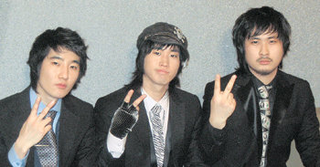 4집 앨범을 들고 돌아온 ‘에픽 하이’의 멤버들. 왼쪽부터 DJ투컷, 타블로, 미쓰라 진. 김범석 기자