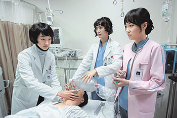 메디컬 드라마들이 전문성에 공감하는 시청자의 요구 덕분에 봇물 터지듯 나오고 있다. SBS 드라마 ‘외과의사 봉달희’. 사진 제공 SBS