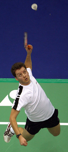 나비처럼 날아… 영국의 앤서니 클라크가 도나 켈로그와 호흡을 맞춘 혼합 복식 1회전에서 로베르트 마테우시아크-나디에즈다 코스티우치크(폴란드) 조를 상대로 강력한 스매싱을 날리고 있다. 클라크-켈로그 조가 2-1로 역전승. 연합뉴스