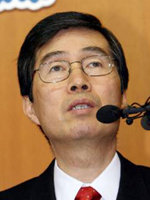 권오규 경제부총리 겸 재정경제부장관. 동아일보 자료사진