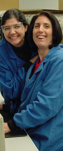 그레이트 배치의 배터리 생산라인 직원들. 하루 작업을 막 마치고 나왔는데도 이들의 얼굴에선 피로가 아닌 즐거움이 묻어났다. 사진 제공 그레이트 배치