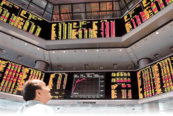 국내 증권사들이 새로운 성장 동력을 찾아 베트남 인도네시아 말레이시아 등 동남아 신흥국가로 적극 진출하고 있다. 이들 국가는 최근 몇 년 사이 선진 자본을 받아들이면서 빠른 성장세를 보이고 있다. 동남아 각국의 증시도 기업 실적에 대한 긍정적인 전망이 나오면서 상승세를 타고 있다. AP 자료사진