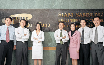 삼성생명의 태국 합작법인 ‘시암삼성’ 현지 직원들이 환하게 웃고 있다. 설립 초기 고전했던 시암삼성은 철저한 현지화 전략으로 2005년 흑자전환에 성공했다. 사진 제공 삼성생명