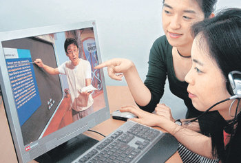 온라인을 통해 공부하는 학생이 늘어나면서 온라인교육업체들이 무료강의서비스를 많이 개설하고 있다. 비용이 부담스럽거나 체험을 원한다면 무료강의를 최대한 활용하는 것도 좋다. 동아일보 자료 사진