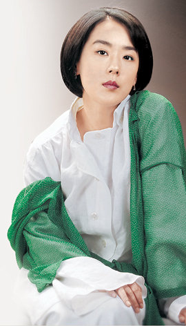 MBC 새 주말드라마 ‘문희’로 4년 반 만에 안방극장으로 돌아온 강수연. 사진 제공 MBC