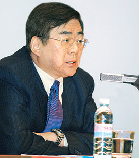 조양호 대한항공 회장이 21일 인천 하얏트 리젠시호텔에서 열린 ‘2007년 임원 세미나’에서 강연을 하고 있다. 사진 제공 대한항공