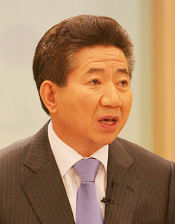 27일 노무현 대통령은 청와대 영빈관에서 취임4주년을 맞아 인터넷신문초청토론회를 갖고있다. 김경제기자