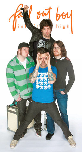 2집 타이틀곡 ‘디스 에인트 어 신, 이츠 언 암스 레이스’로 미국 팝 시장에 우뚝 선 4인조 펑크록 밴드 ‘폴 아웃 보이’. 위부터 시계 방향으로 조 트로먼(기타), 앤디 헐리(드럼), 피터 웬츠(베이스), 패트릭 스텀프(보컬). 사진 제공 유니버설뮤직