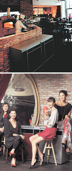 딤채의 쇼룸 레스토랑 ‘비스트로 디’(위)와 ‘딤채로 문화를 즐기다’ 캠페인을 이끄는 딤채 프로 클럽. 사진 제공 위니아만도