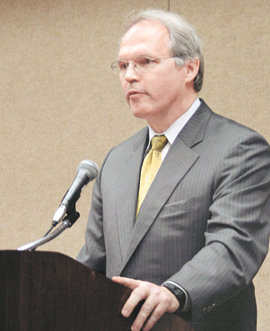 크리스토퍼 힐 미국 국무부 동아시아태평양 담당 차관보가 26일 워싱턴 조지타운대에서 열린 한반도 문제 토론회에서 6자회담 진척 사항에 대해 연설하고 있다. 워싱턴=연합뉴스