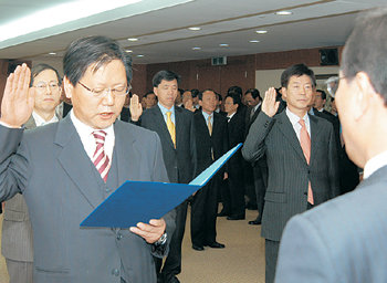 10일 서울 중구 기업은행 본점 9층 대회의실에서 ‘제2기 Co-RM’ 위촉식을 갖고 있다. 사진 제공 기업은행