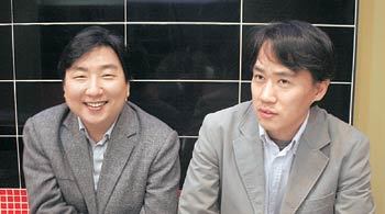 SF를 포함해 본격적인 상상문학 전문 월간지를 표방하고 나선 ‘판타스틱’의 편집장 박상준 씨(오른쪽)가 발행인 최내현 씨와 이야기하고 있다. 박근태 동아사이언스 기자