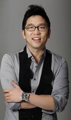 19일 4년 만에 3집 ‘나무로 만든 노래’를 발표하는 가수 이적. 사진 제공 뮤직팜