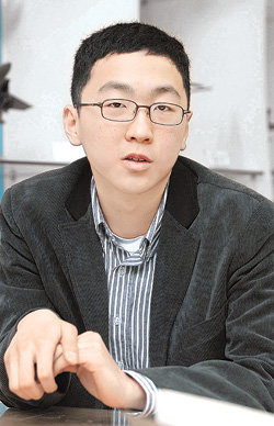 지난해 국제수학올림피아드 한국 대표로 참가해 개인 부문에서는 세계에서 네 번째로 높은 점수를 받은 ‘수학 천재’ 이석형 군. 변영욱 기자