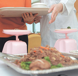 당뇨 환자는 음식 섭취 시 권장 열량을 초과하지 않도록 주의하고 표준 체중을 유지해야 한다. 사진 제공 강북삼성병원