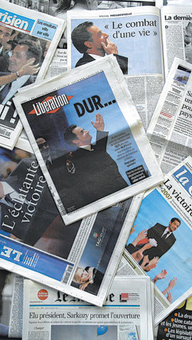 1면 장식한 사르코지… 사르코지… 니콜라 사르코지 대중운동연합 후보가 프랑스 대통령에 최종 당선됐다는 소식을 전하고 있는 프랑스 신문들. 파리=EPA 연합뉴스