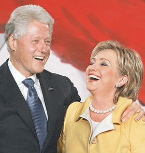 빌 클린턴 전 대통령(왼쪽)과 힐러리 상원의원.