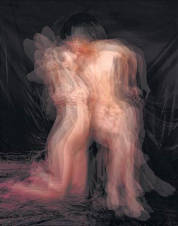 ON AIR 프로젝트 080, ‘키스’, 233×188cm, 2005. 남녀 열다섯 쌍이 키스하는 모습을 촬영해 포개어 놓은 이미지. 사진 제공 위즈덤하우스